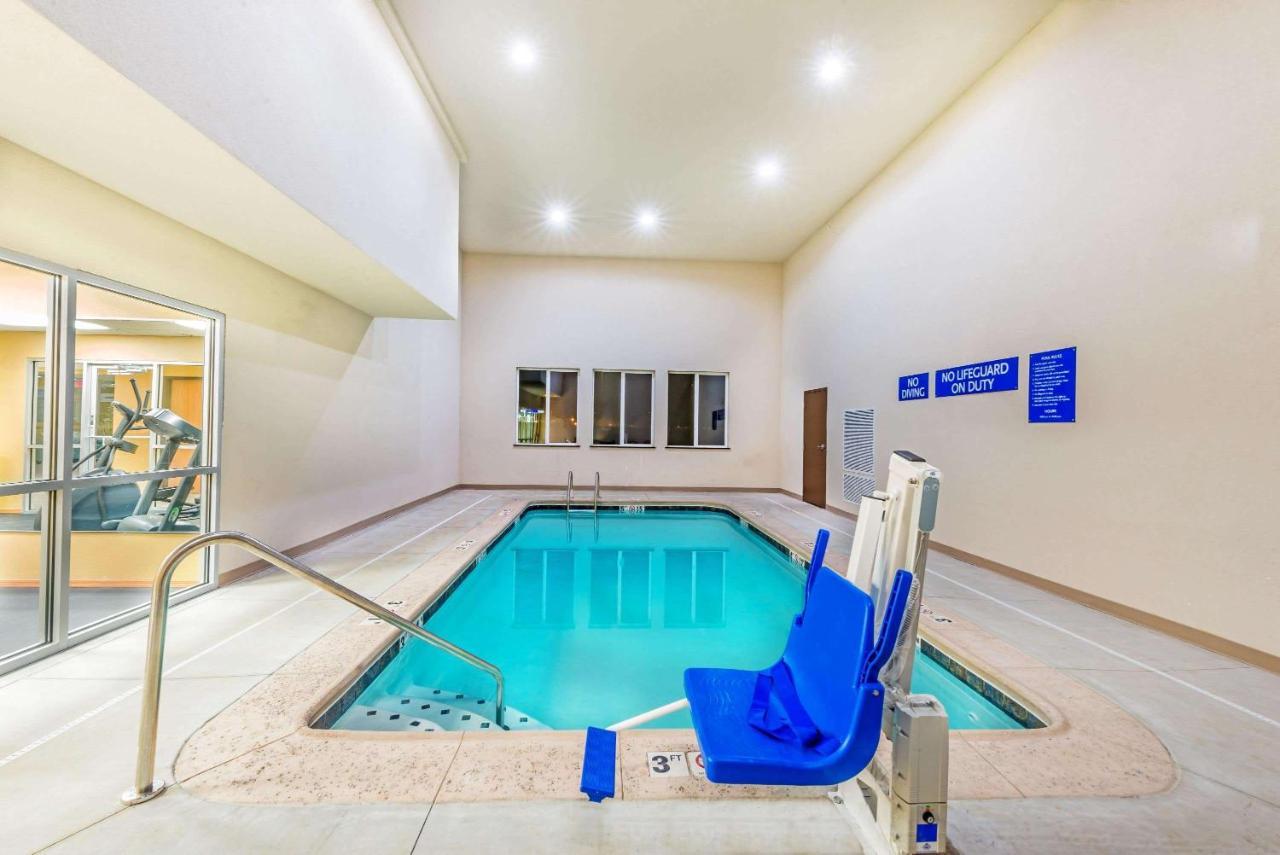 Days Inn & Suites By Wyndham El Dorado Bagian luar foto