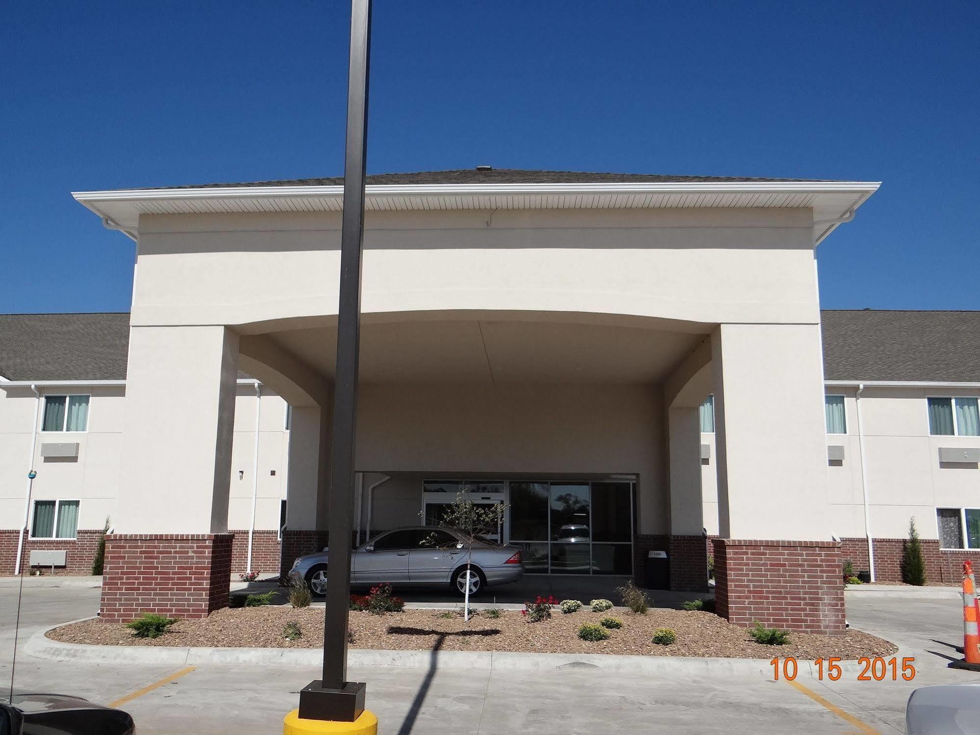 Days Inn & Suites By Wyndham El Dorado Bagian luar foto