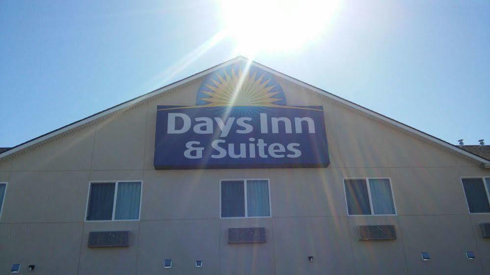 Days Inn & Suites By Wyndham El Dorado Bagian luar foto