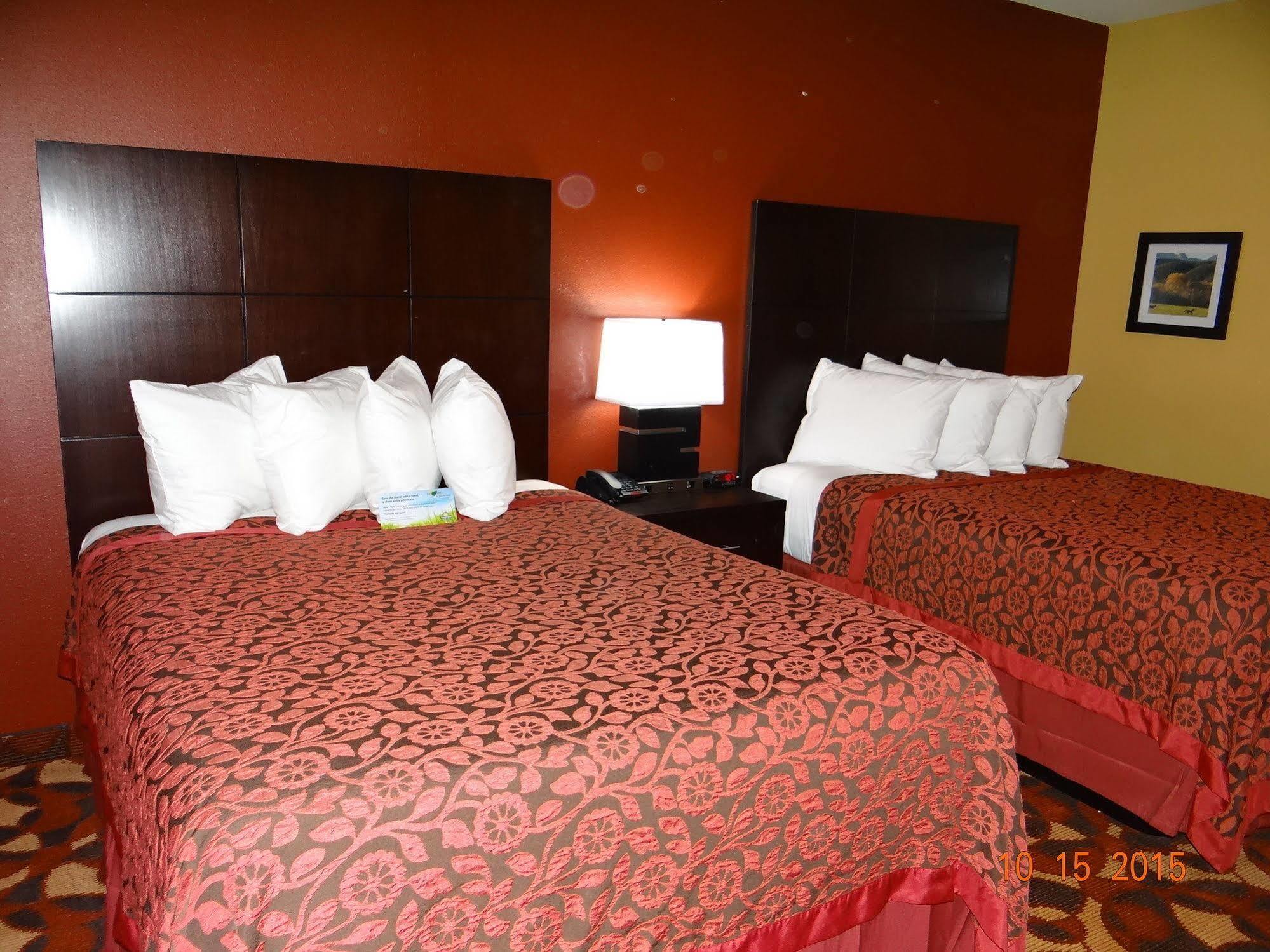 Days Inn & Suites By Wyndham El Dorado Bagian luar foto