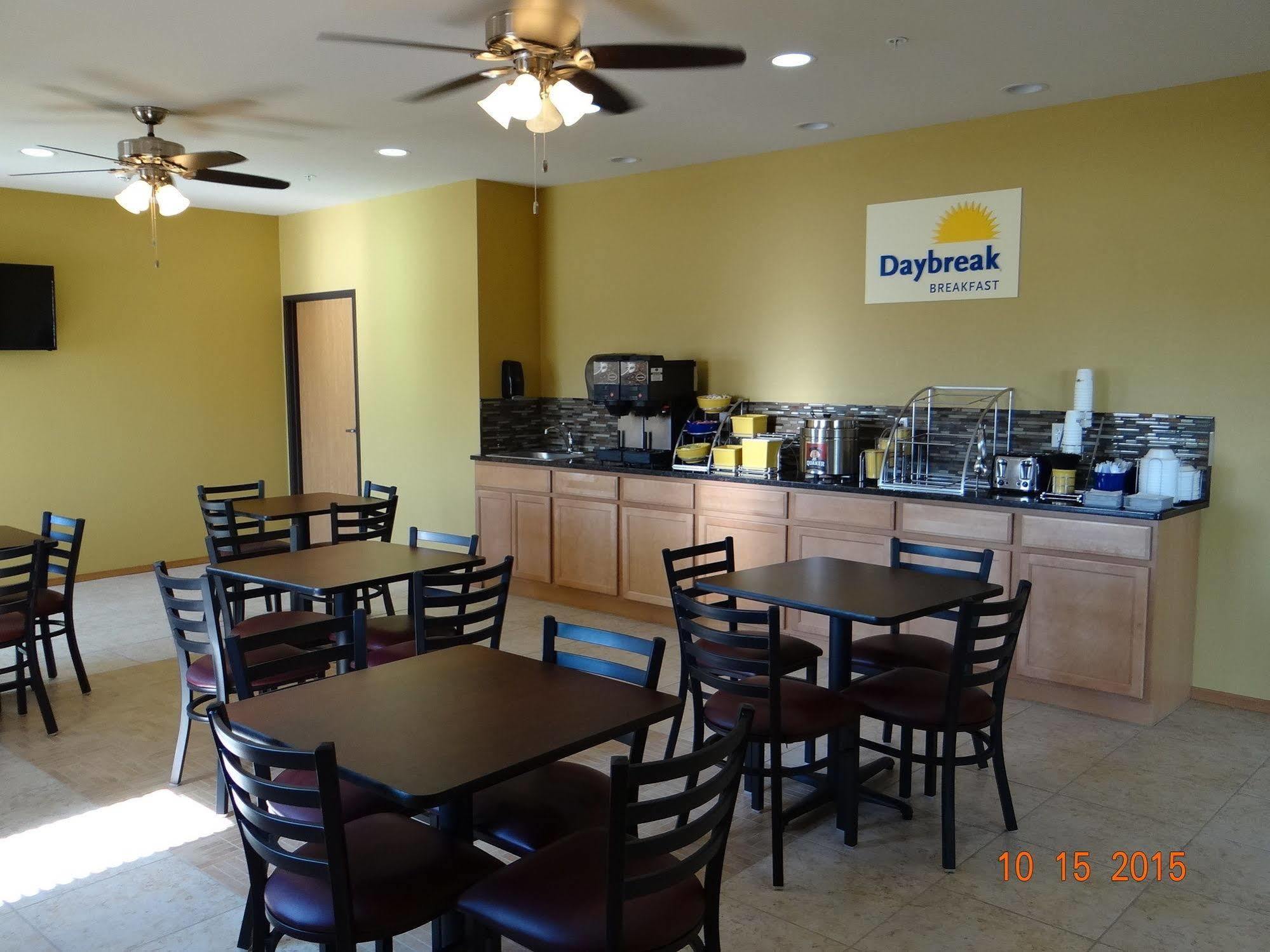 Days Inn & Suites By Wyndham El Dorado Bagian luar foto