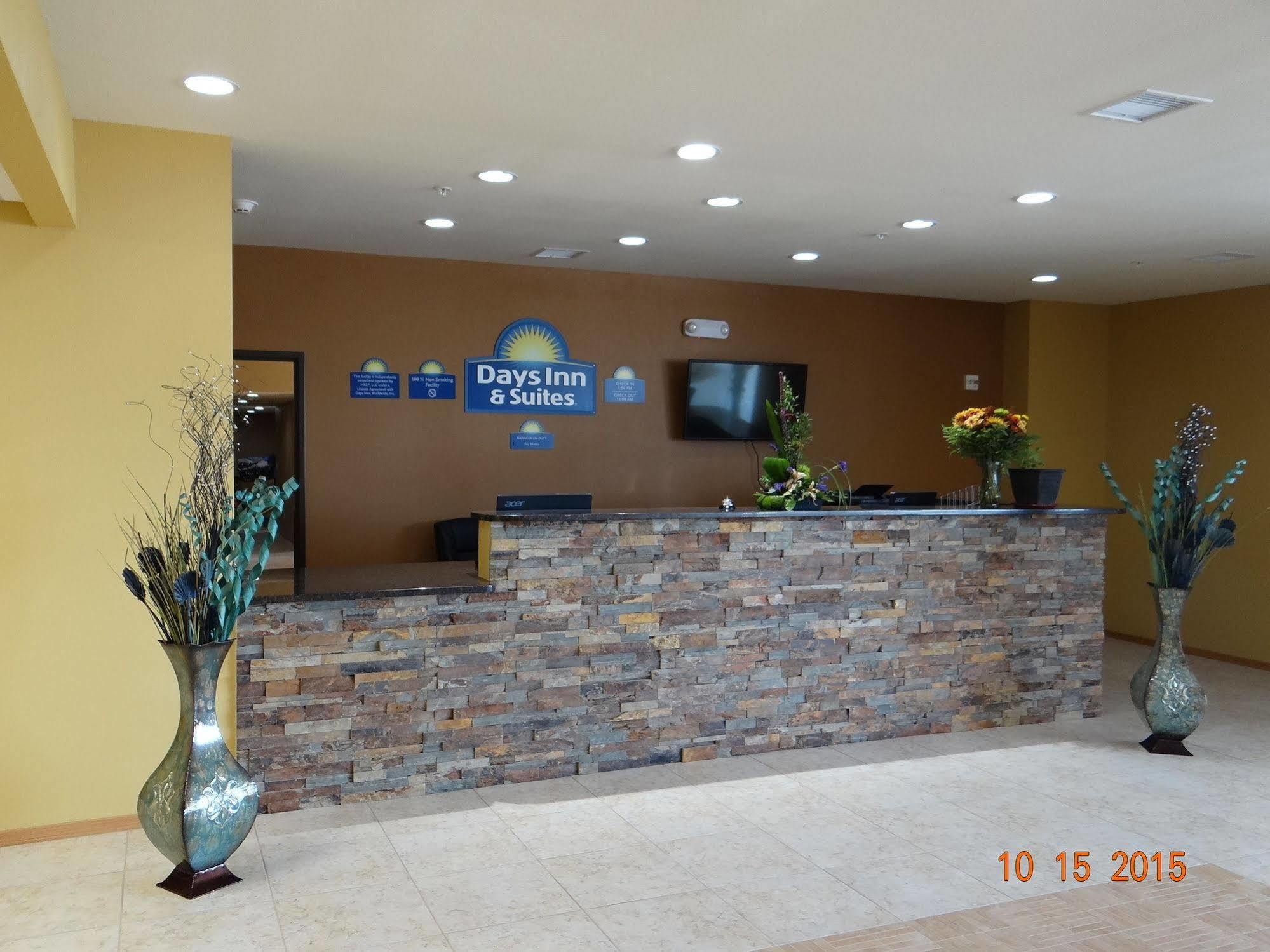 Days Inn & Suites By Wyndham El Dorado Bagian luar foto